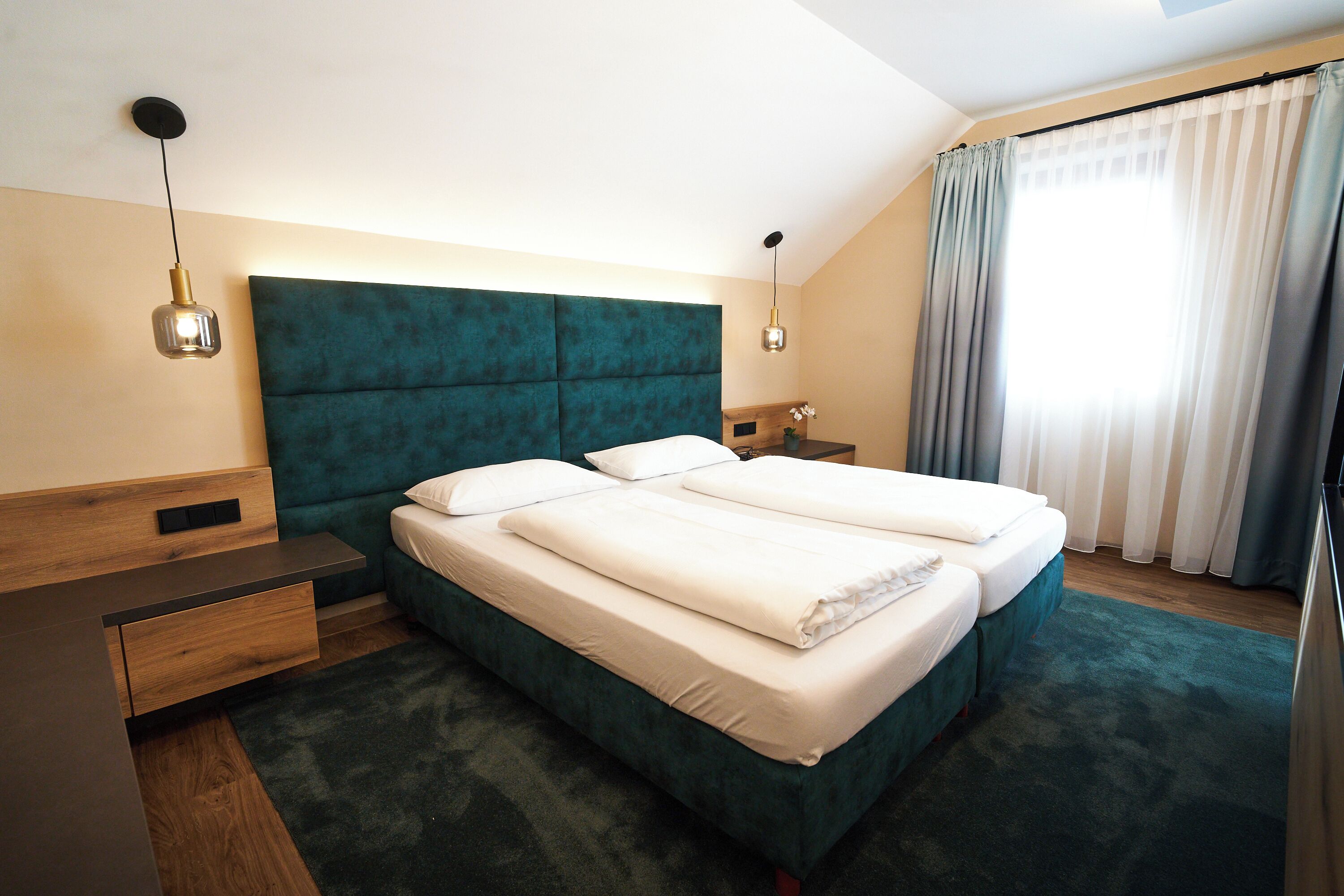 Junior Suite, 1 Bedroom, Non Smoking, Air conditioning | In-room safe, desk, blackout drapes, soundproofing