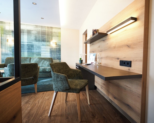 Junior Suite, 1 Bedroom, Non Smoking, Air conditioning | In-room safe, desk, blackout drapes, soundproofing