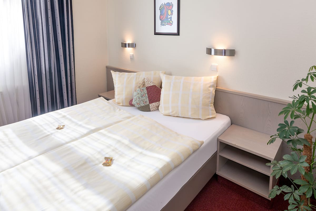 Double Room | Desk, blackout drapes, soundproofing, iron/ironing board