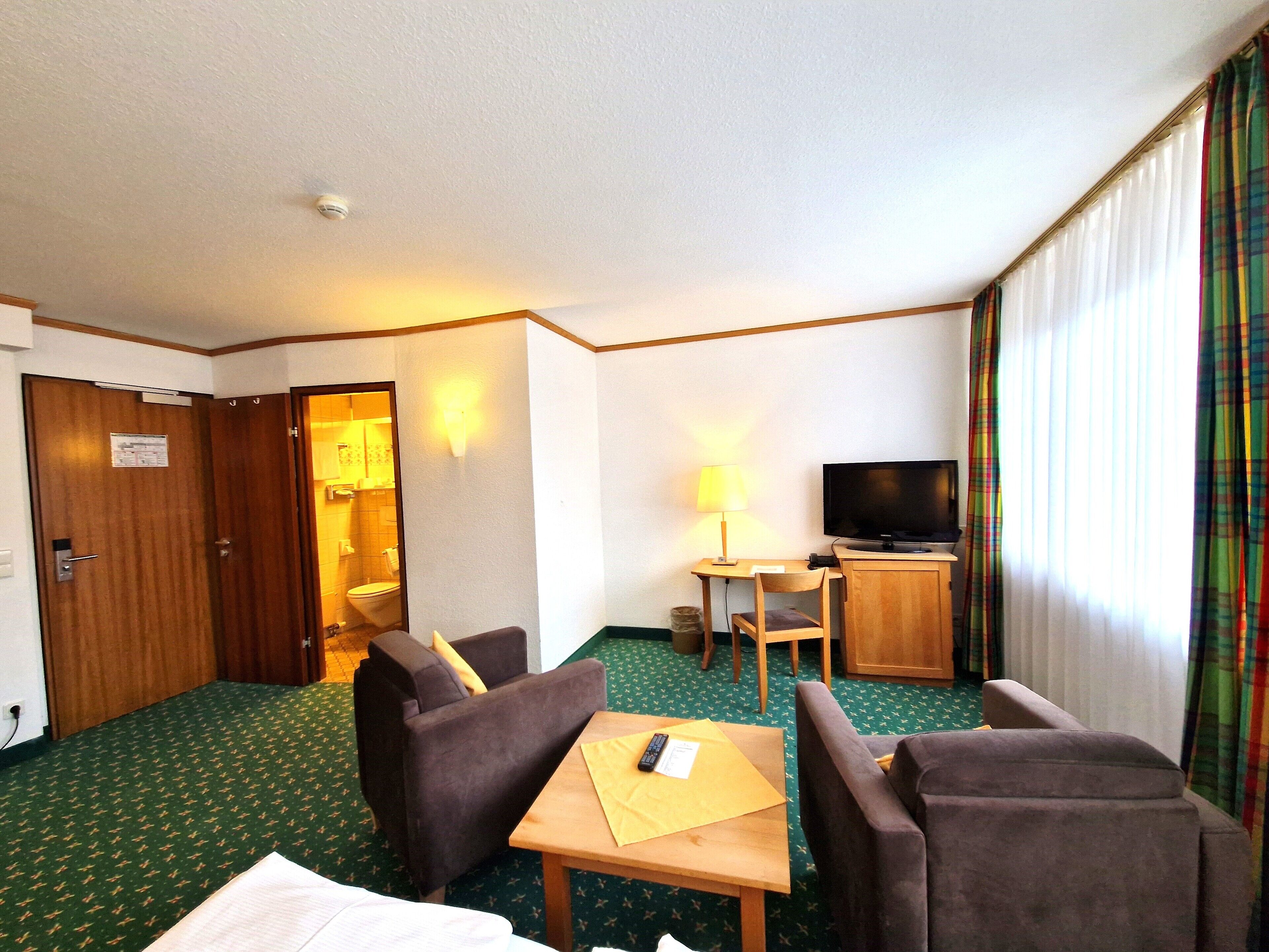 comfort room a | hypo-allergenic bedding, minibar, desk, free wifi