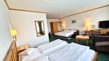 Kamar Comfort | Seprai antialergi, minibar, meja kerja, dan Wi-Fi gratis