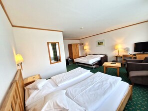 ห้องคอมฟอร์ท | เครื่องนอ�นป้องกันสารก่อภูมิแพ้, มินิบาร์, โต๊ะทำงาน, Wi-Fi ฟรี