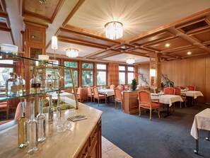 บริการอาหารกลางวันและอาหารเย็น, อาหารประจำภูมิภาค