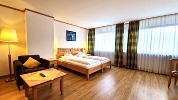 Kamar Comfort | Seprai antialergi, minibar, meja kerja, dan Wi-Fi gratis