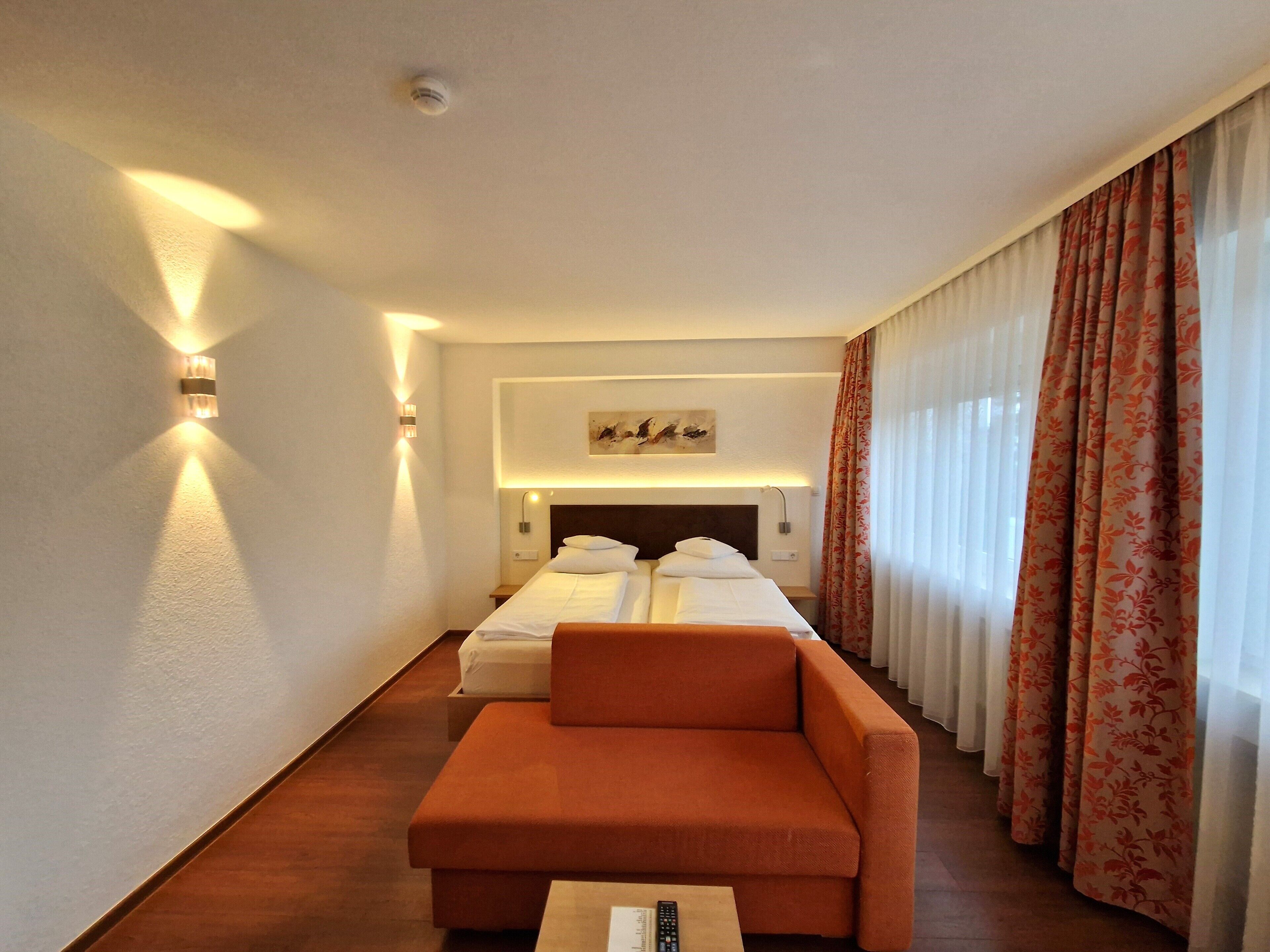 comfort plus room a | hypo-allergenic bedding, minibar, desk, free wifi