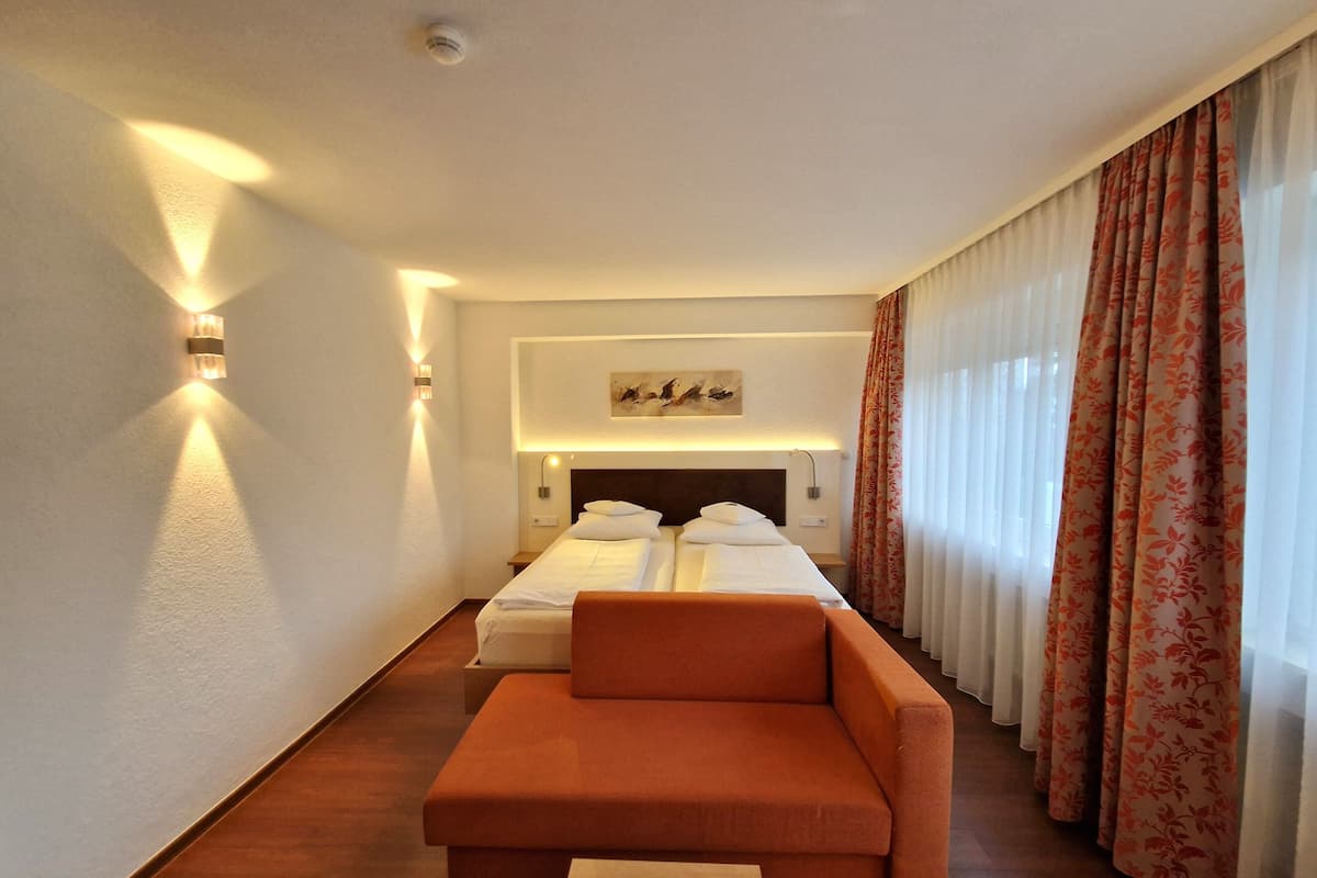 comfort plus room a | hypo-allergenic bedding, minibar, desk, free wifi