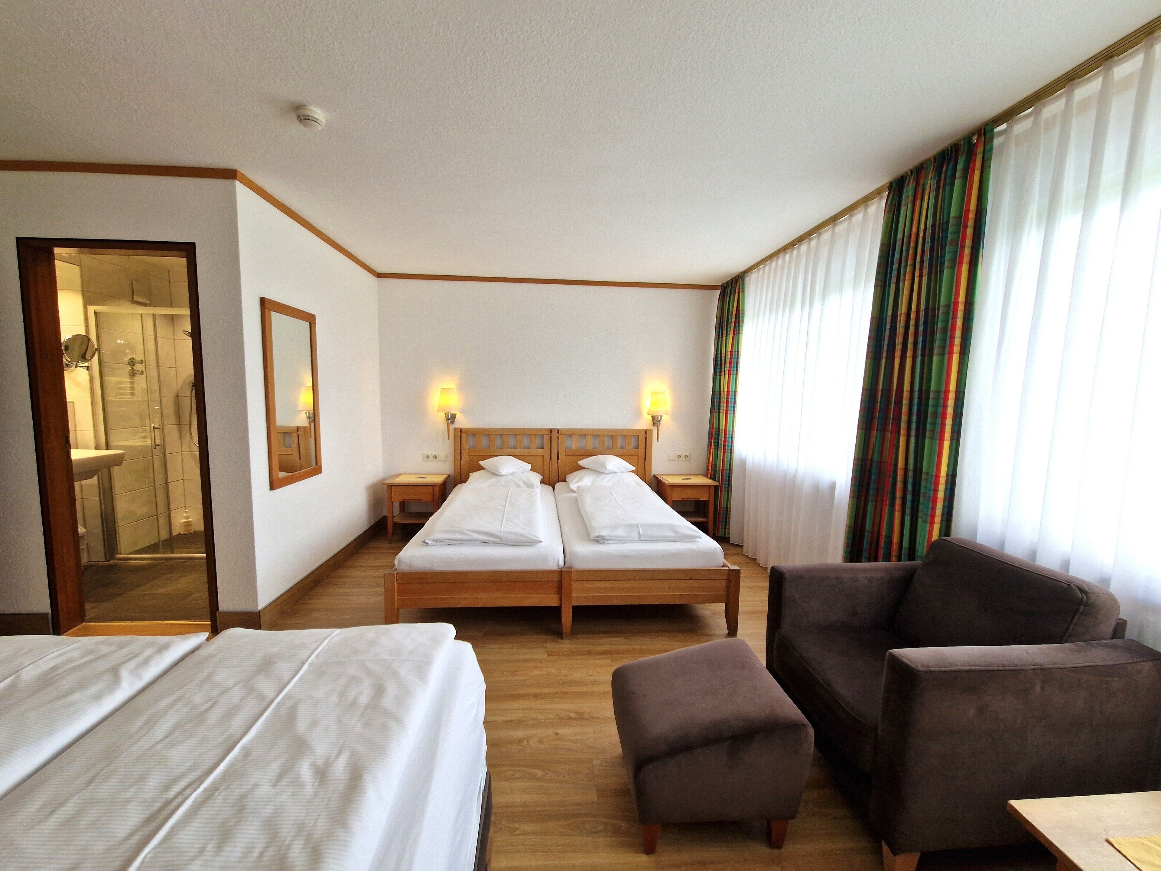 comfort plus room c | hypo-allergenic bedding, minibar, desk, free wifi