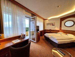 Hypo-allergenic bedding, minibar, desk, free WiFi - Badhotel Restaurant Stauferland (Bad Boll)