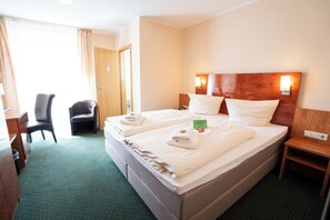 Soundproofing, free WiFi, bed sheets - Café & Hotel am Holzhafen (Stade)