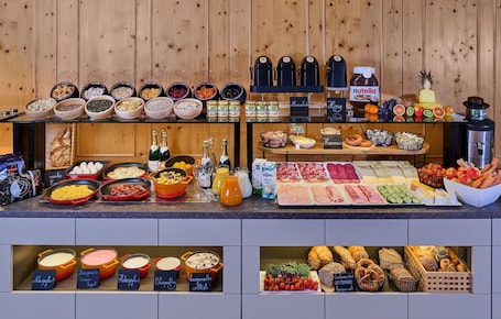 Buffet. Hotel am See