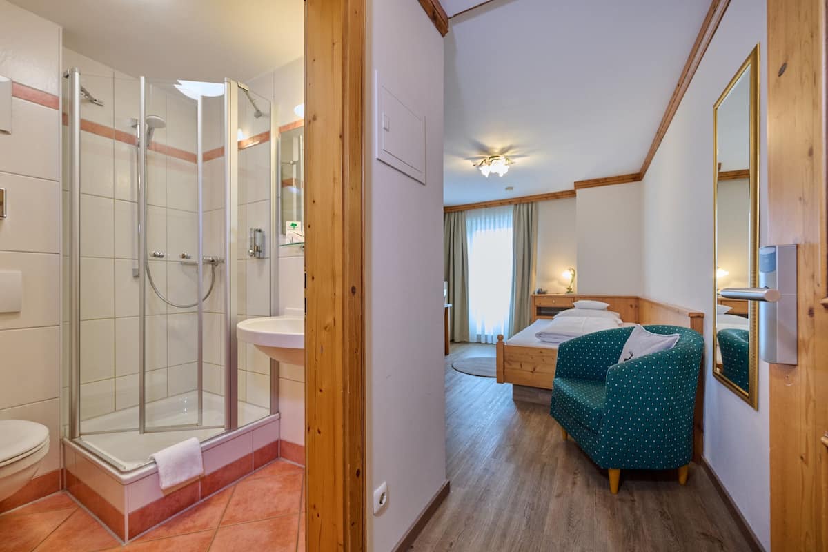 basic single room | 1 bedroom, hypo-allergenic bedding, minibar, in-room safe