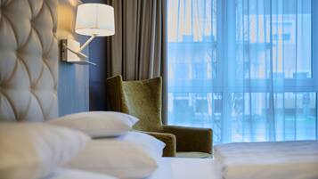 Hypo-allergenic bedding, minibar, in-room safe, desk