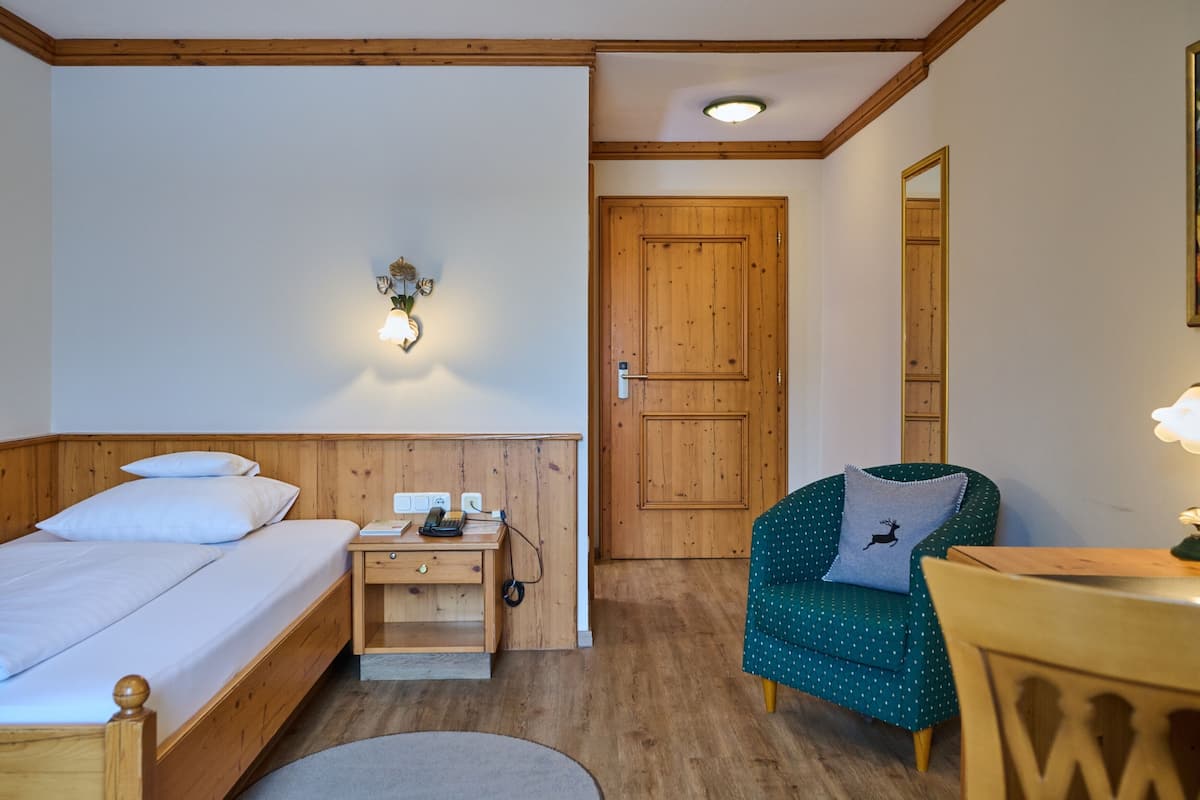 1 bedroom, hypo-allergenic bedding, minibar, in-room safe