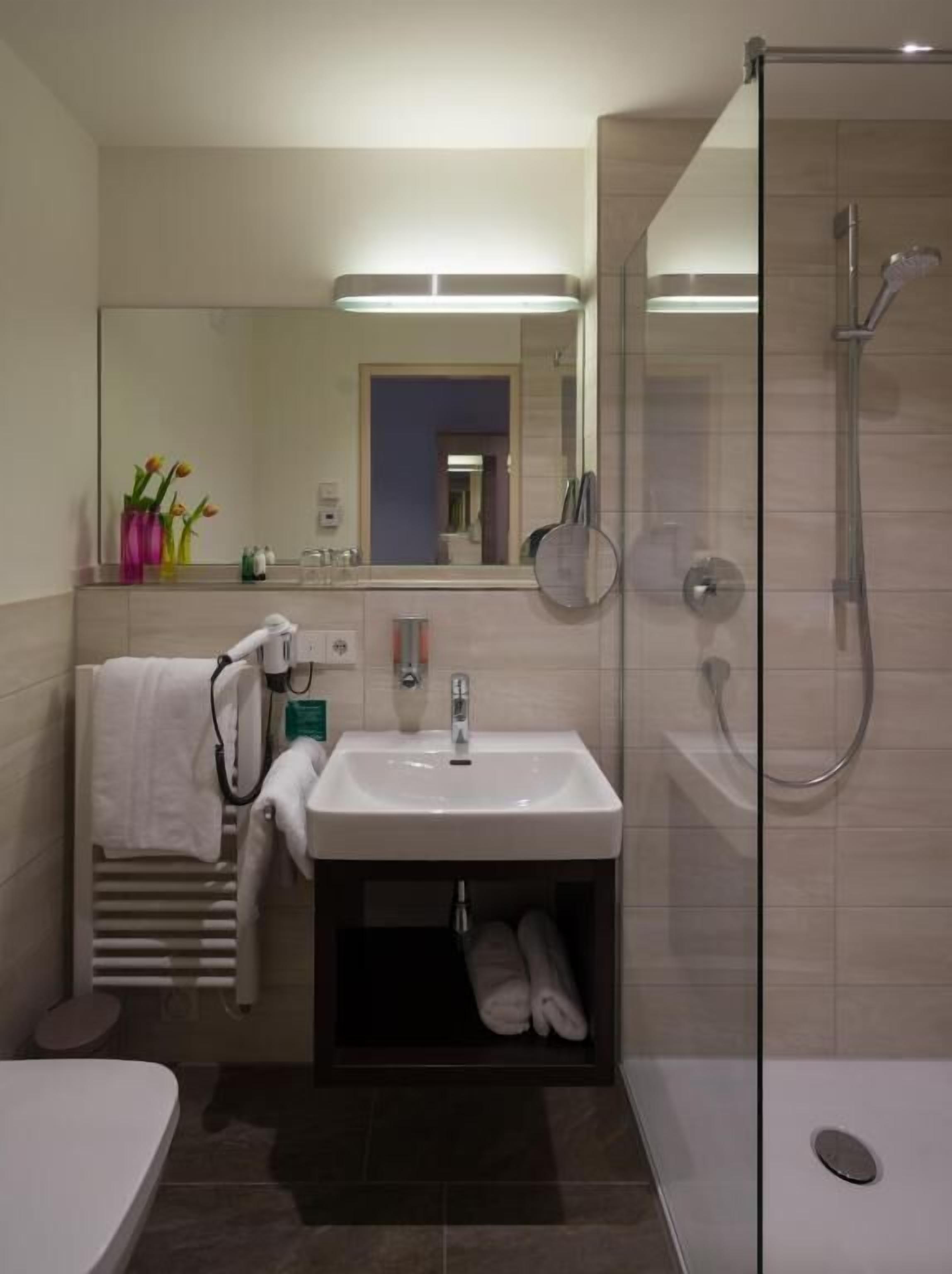 shower, free toiletries, hair dryer, towels