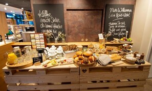 Se ofrece un desayuno bufé todos los días (por un coste adicional)