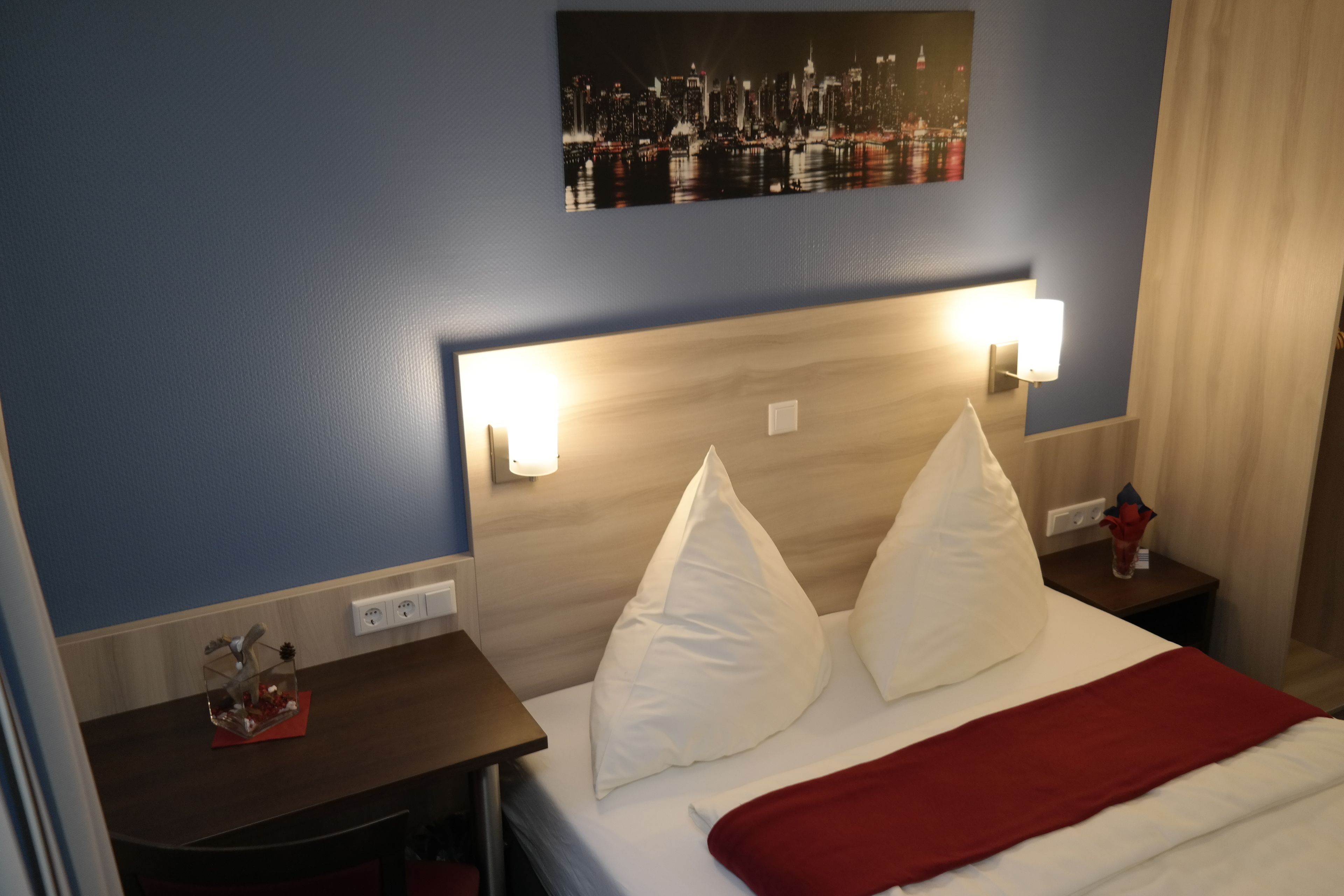business single room | desk, free wifi, bed sheets