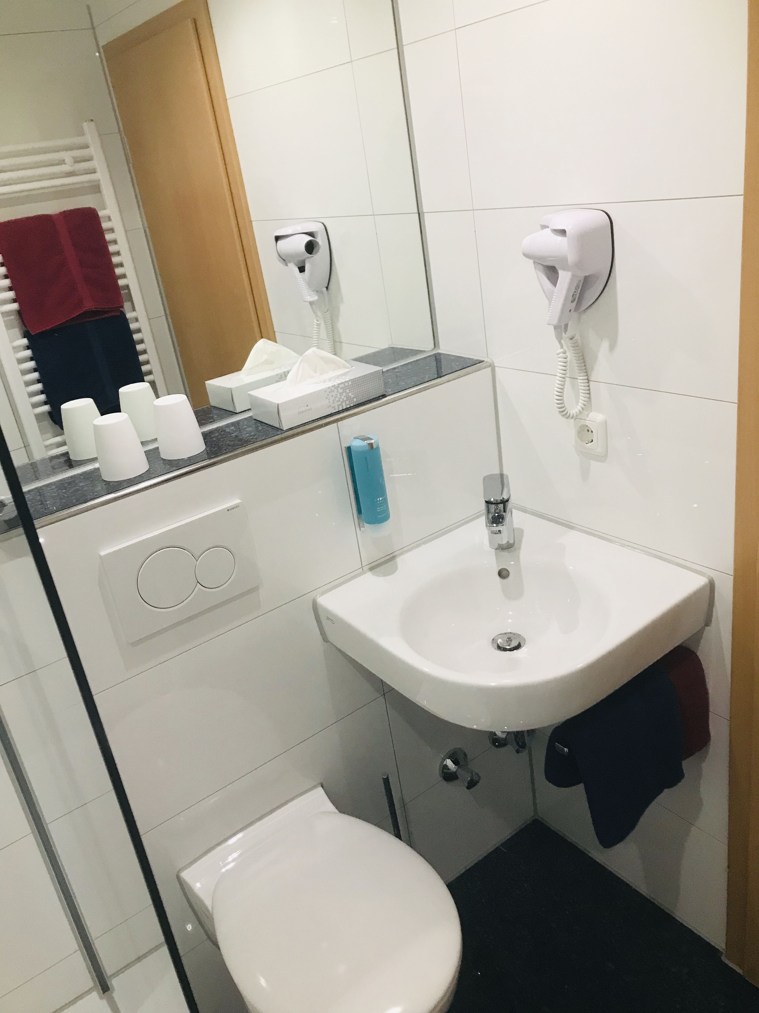 shower, free toiletries, towels