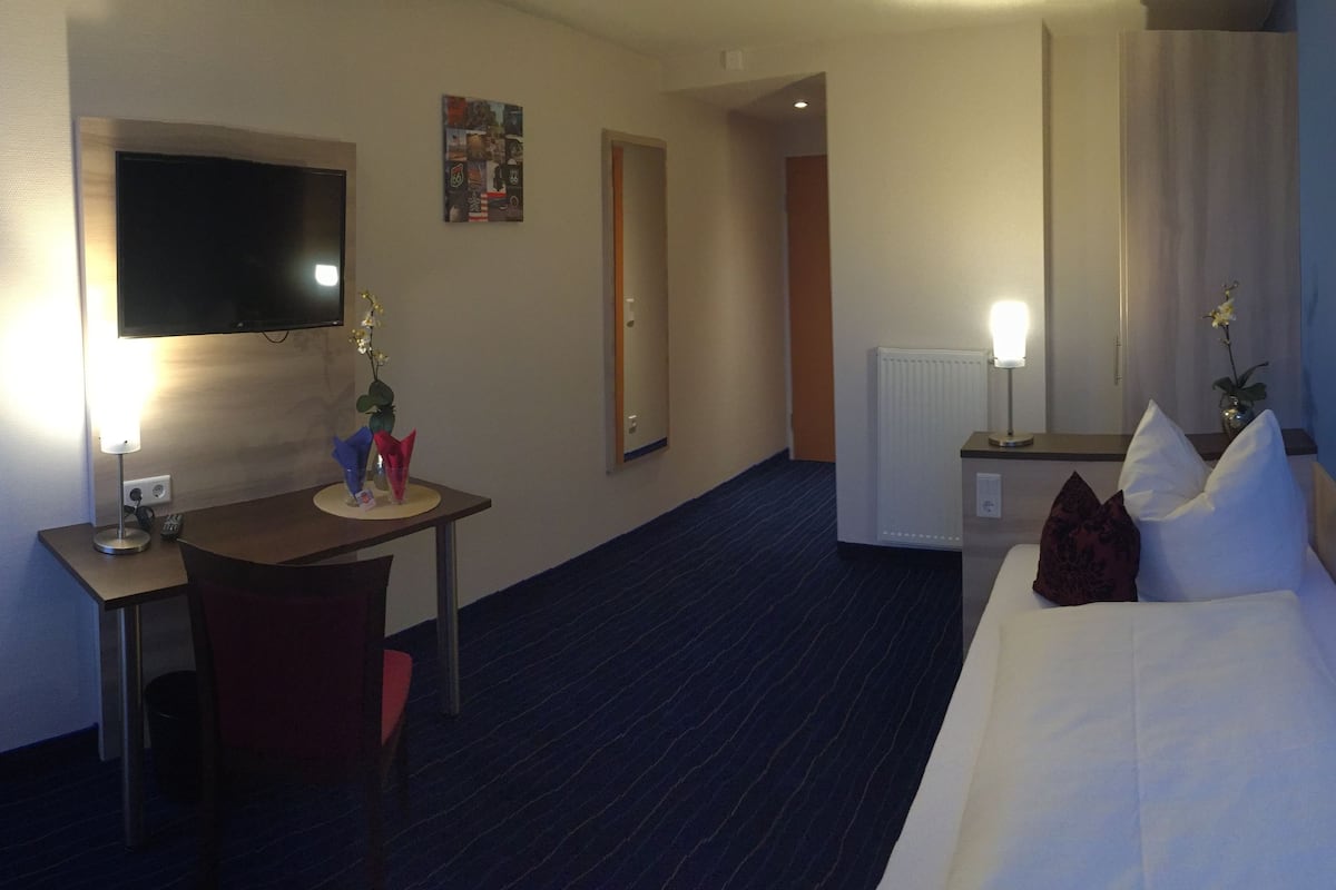 Comfort eenpersoonskamer, 1 eenpersoonsbed | Een bureau, gratis wifi, beddengoed