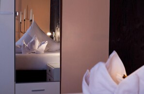 Habitació individual | Escriptori, cortines opaques, wifi gratuïta i roba de llit 