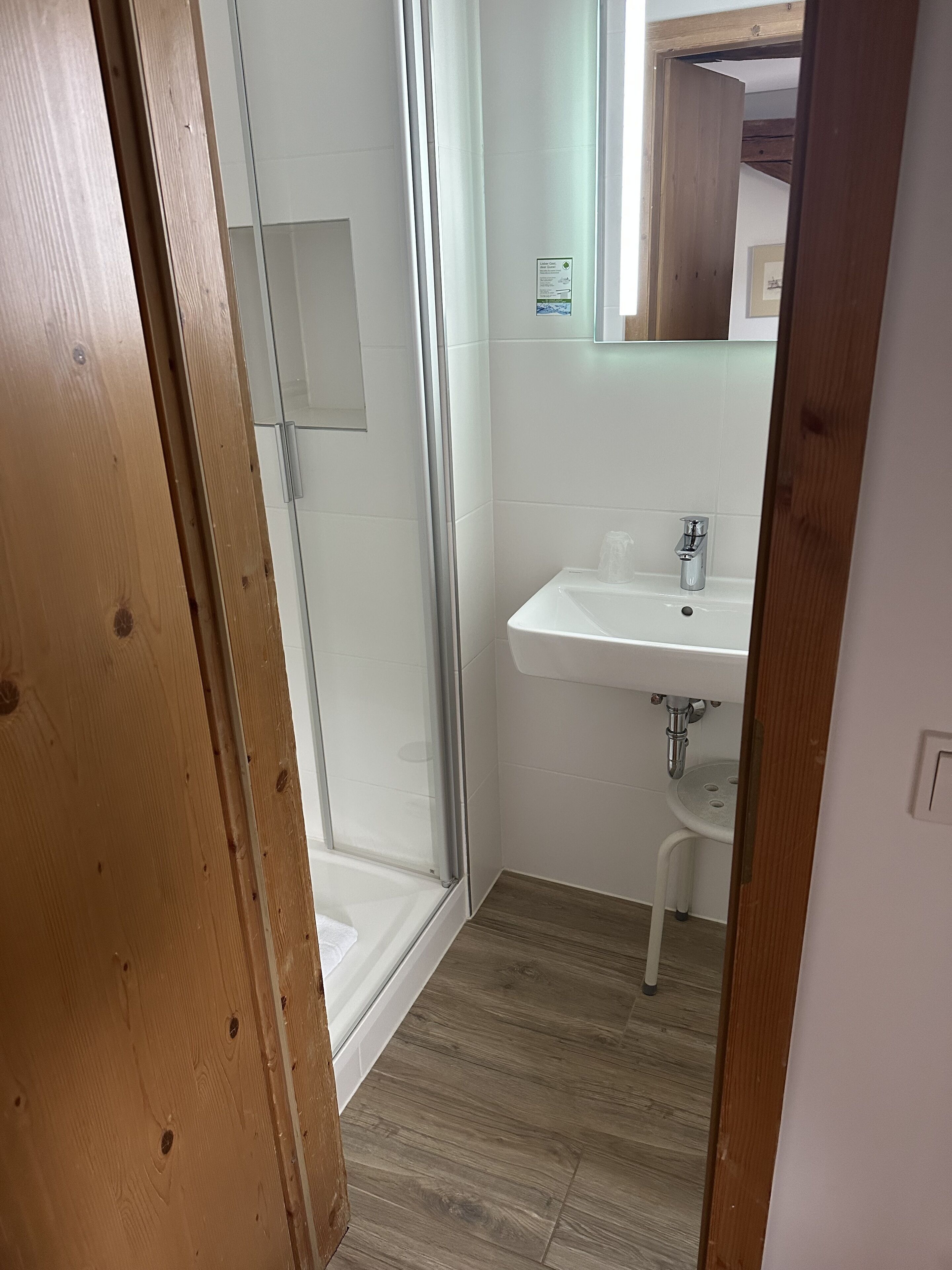 single room, private bathroom | bathroom | shower, free toiletries, hair dryer, towels