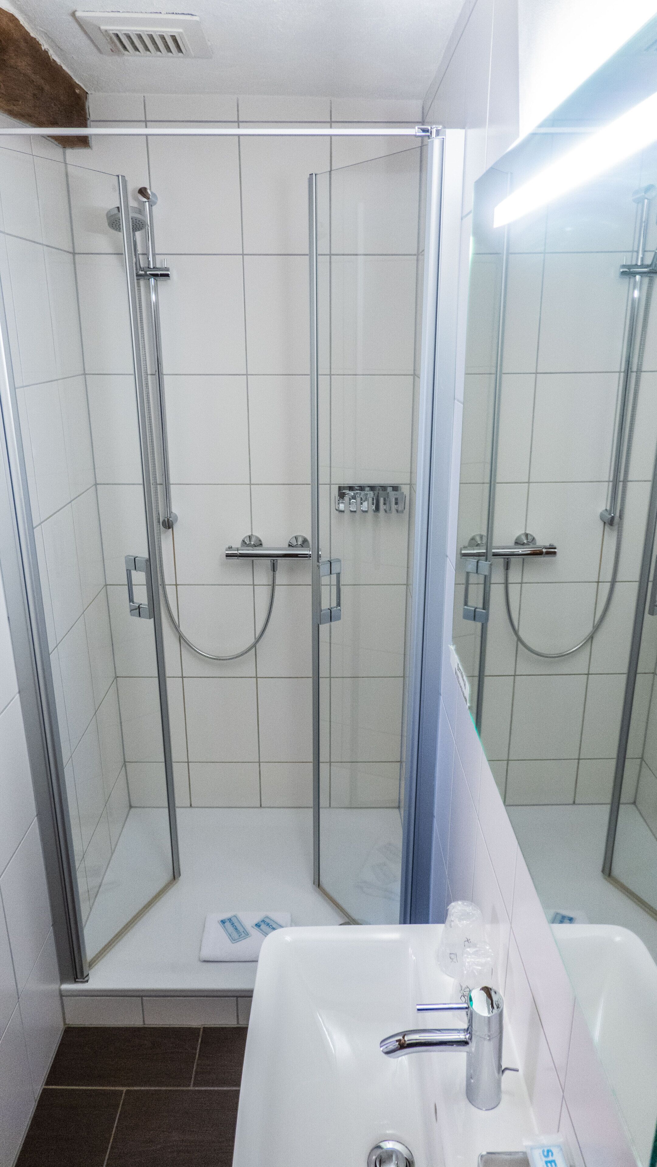 standard double room, private bathroom | bathroom | shower, free toiletries, hair dryer, towels