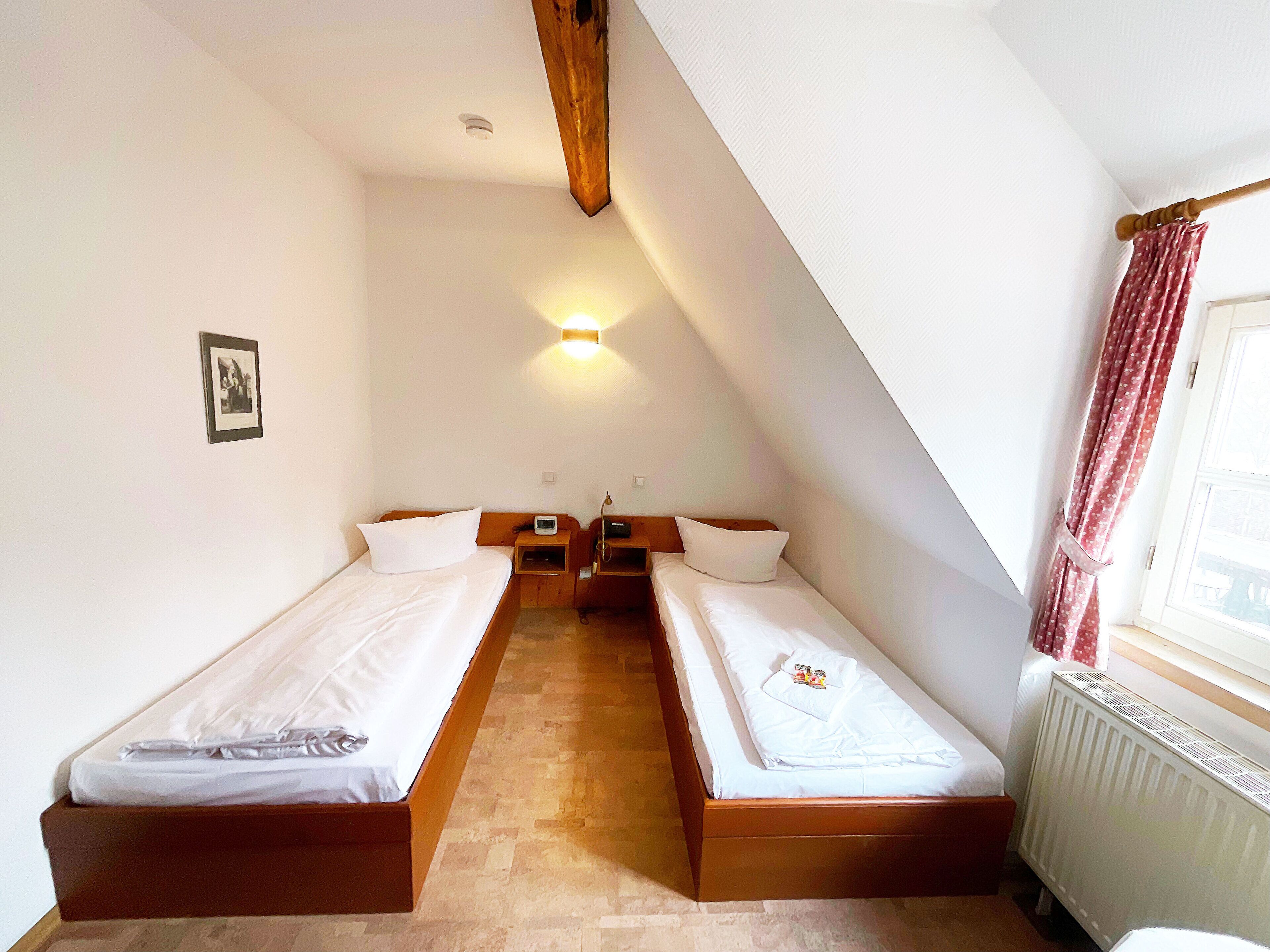 standard twin room, private bathroom | free cots/infant beds, free wifi, bed sheets