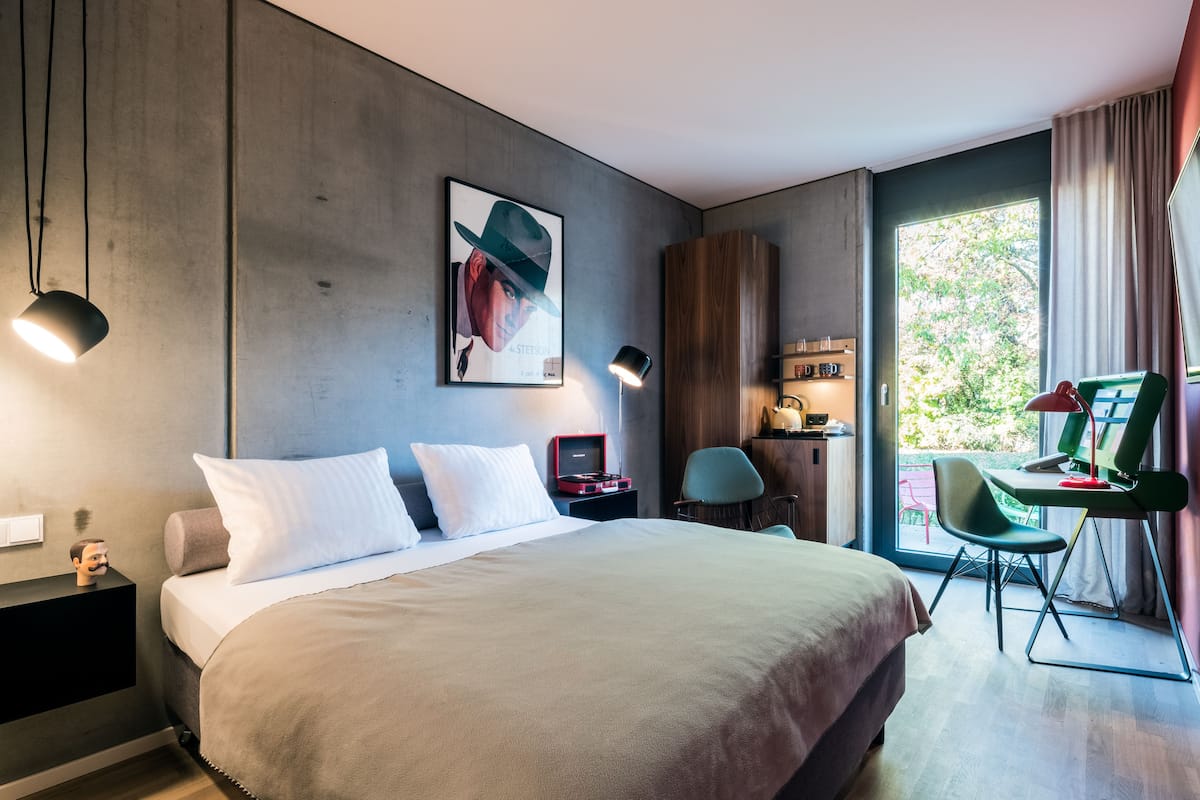 Egyptian cotton sheets, pillow-top beds, minibar, desk