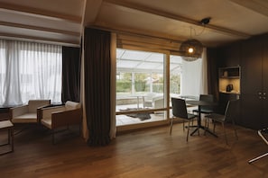 Comfort Familien - Gartenzimmer | 1 Schlafzimmer, BettwÀsche aus Àgyptischer Baumwolle, Pillowtop-Betten
