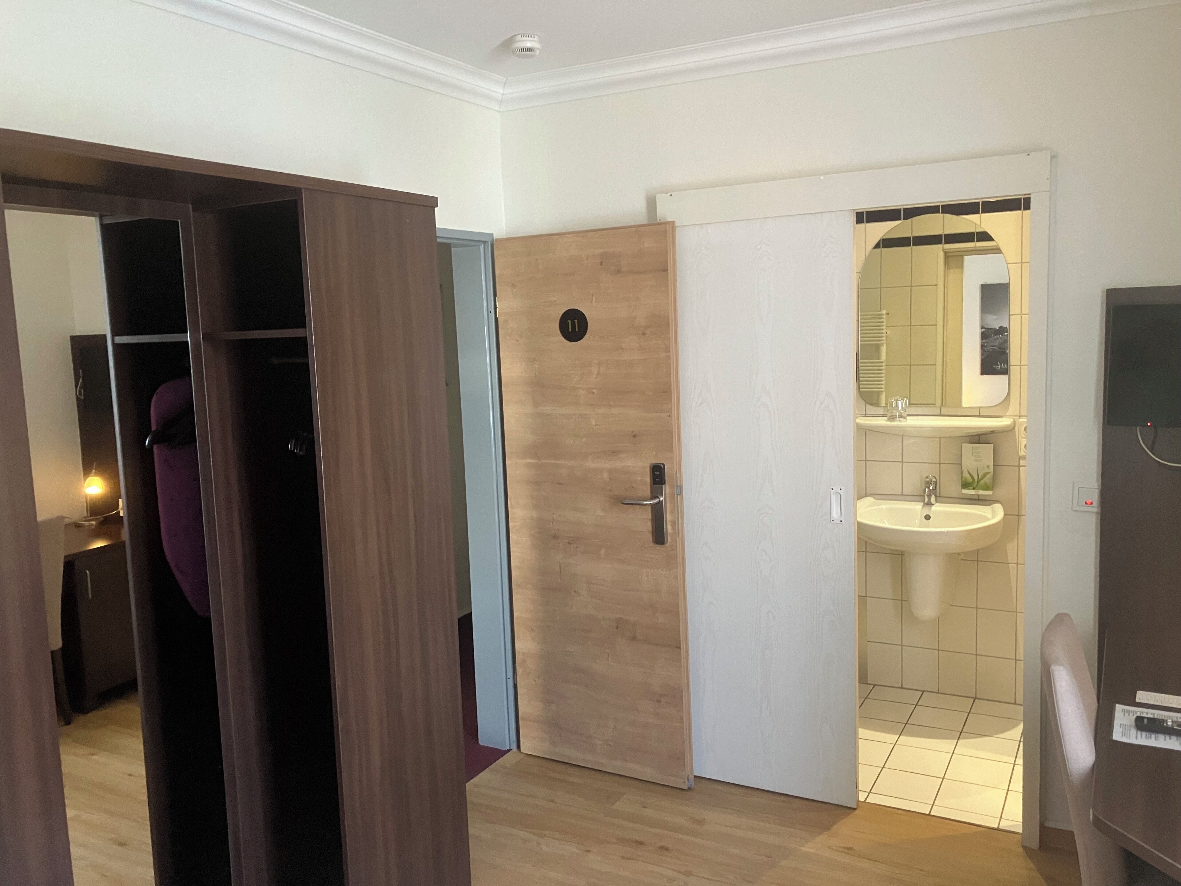 standard single room, 1 single bed | desk, blackout curtains, iron/ironing board, free wifi