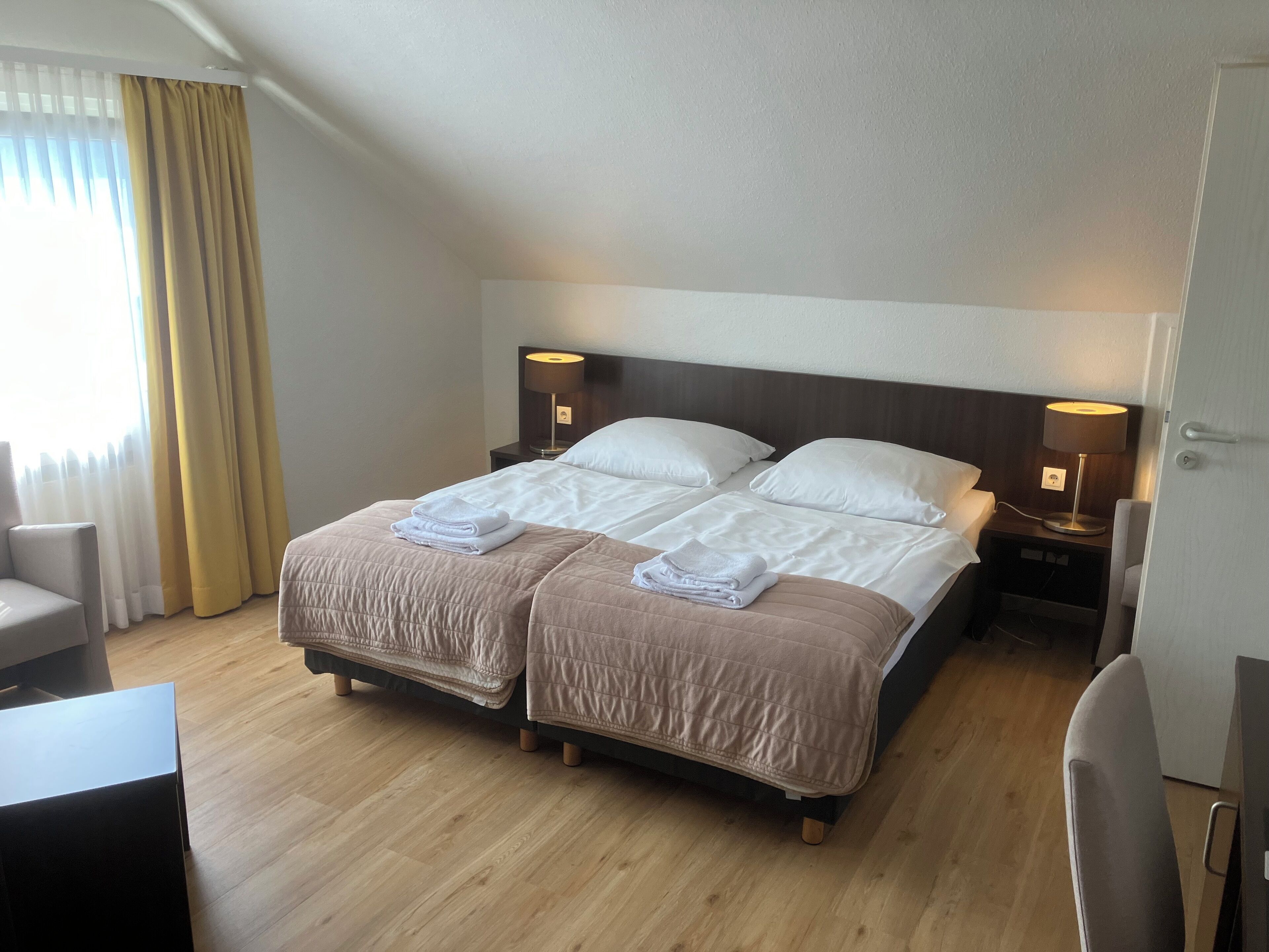 standard double or twin room | desk, blackout curtains, iron/ironing board, free wifi