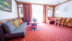 スイート | 低刺激性寝具、ミニバー、セーフティボックス (室内)、WiFi (無料)