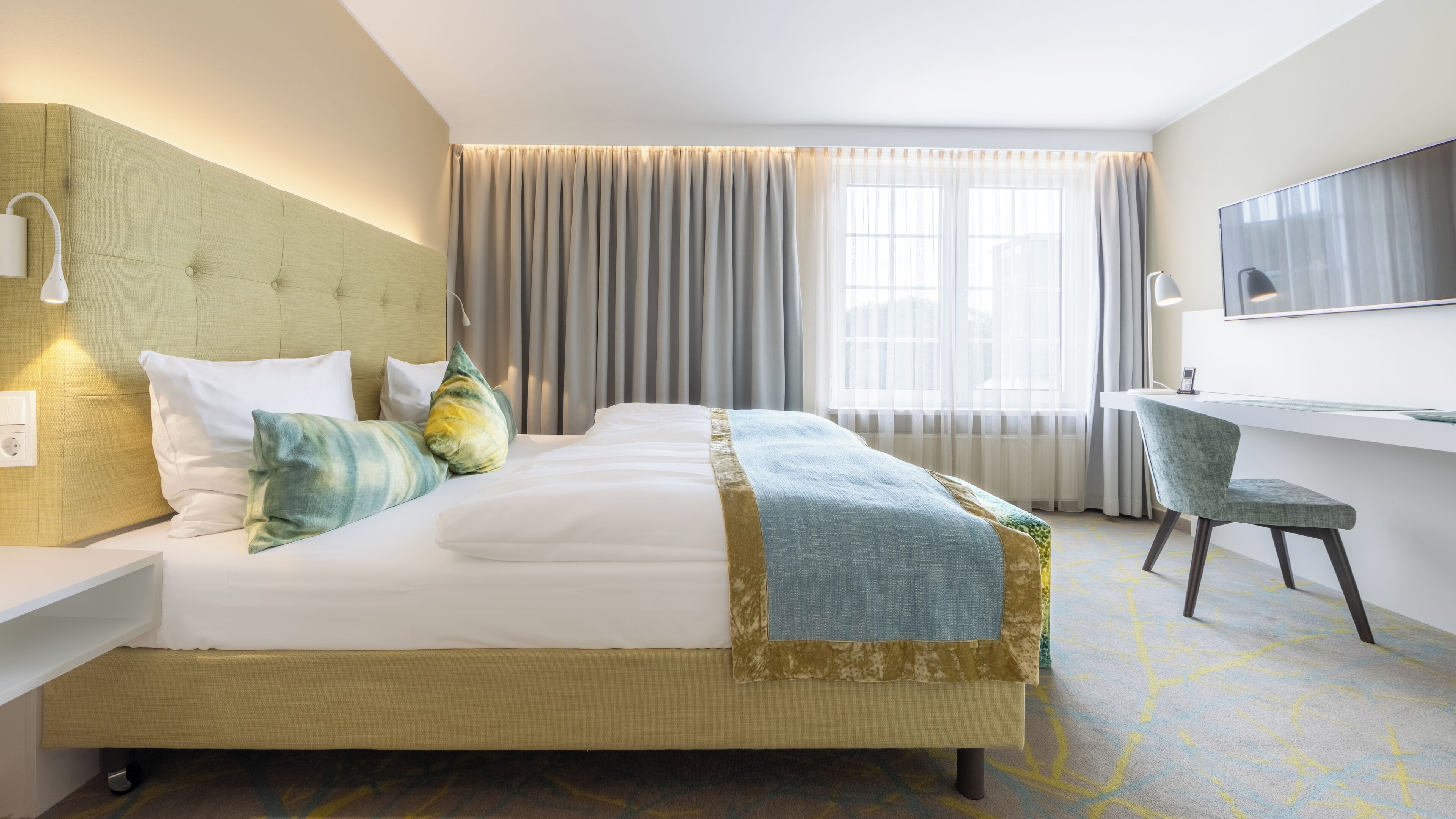 standard double room | hypo-allergenic bedding, free minibar, in-room safe, desk