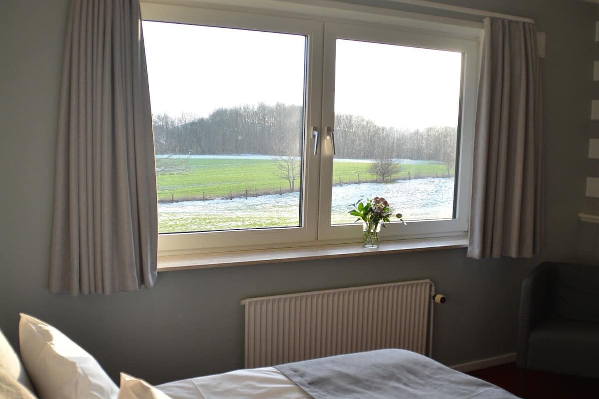 in-room safe, desk, soundproofing, cots/infant beds