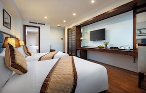 42-inch flat-screen TV with cable channels, TV - Skylark Hotel (Hanoi)
