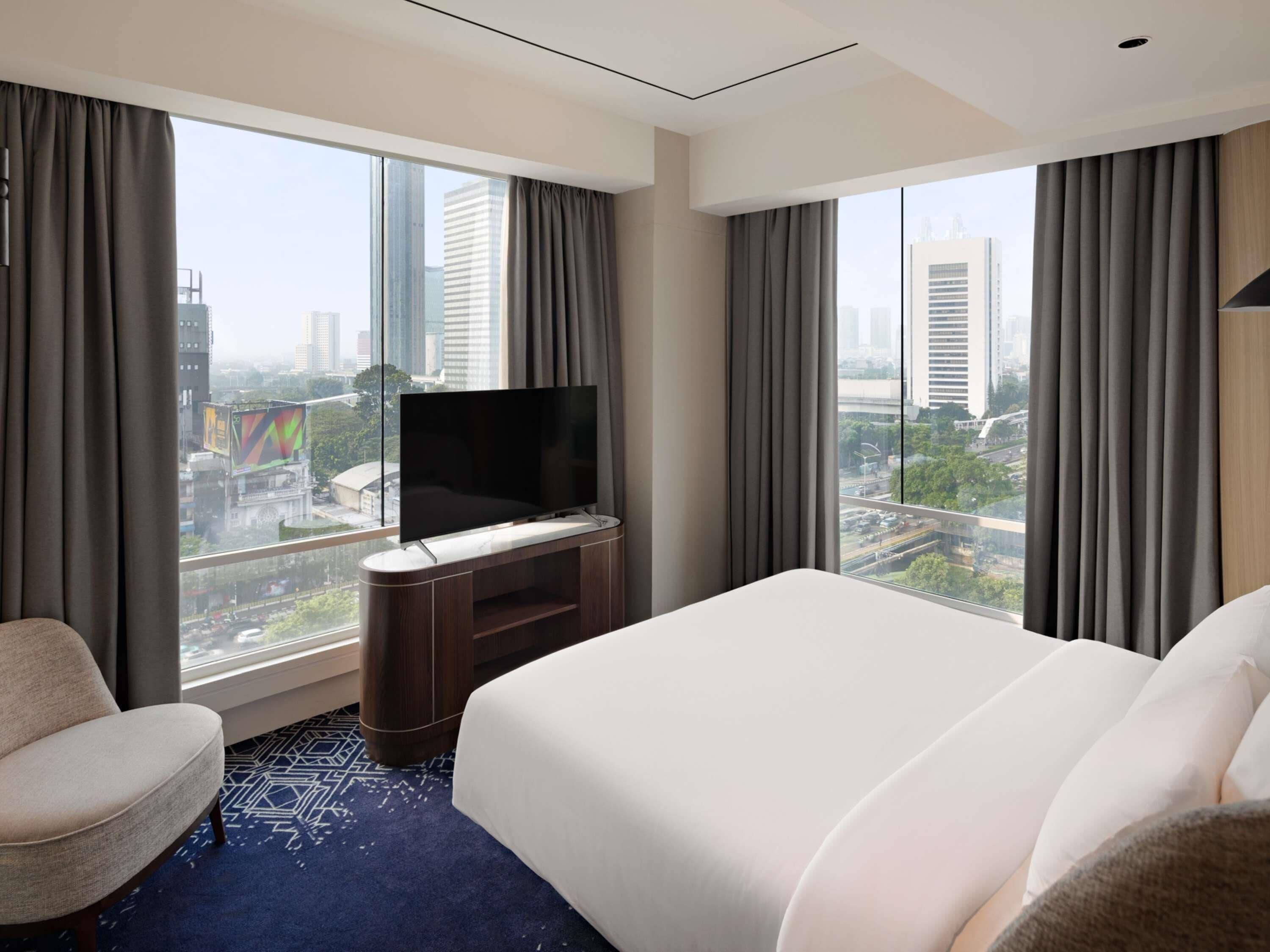 Junior Suite, 1 Double Bed | Premium bedding, in-room safe, desk, soundproofing