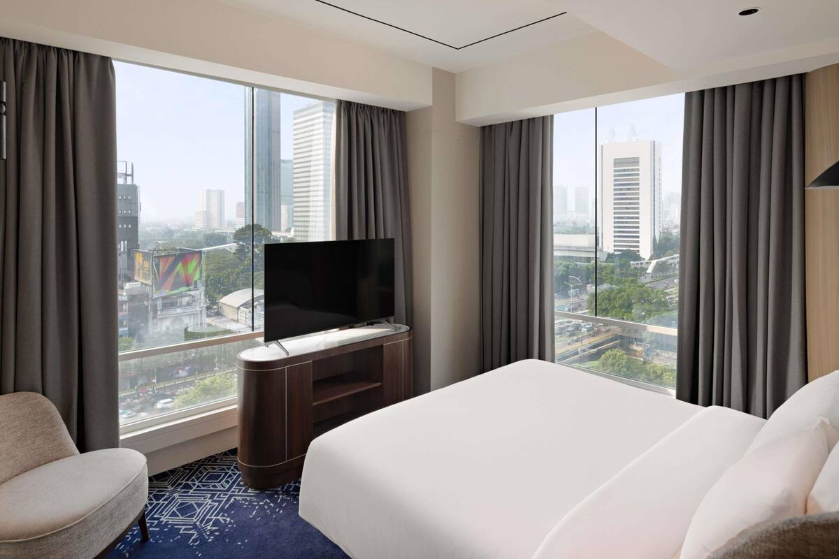Junior Suite, 1 Double Bed | Premium bedding, in-room safe, desk, soundproofing