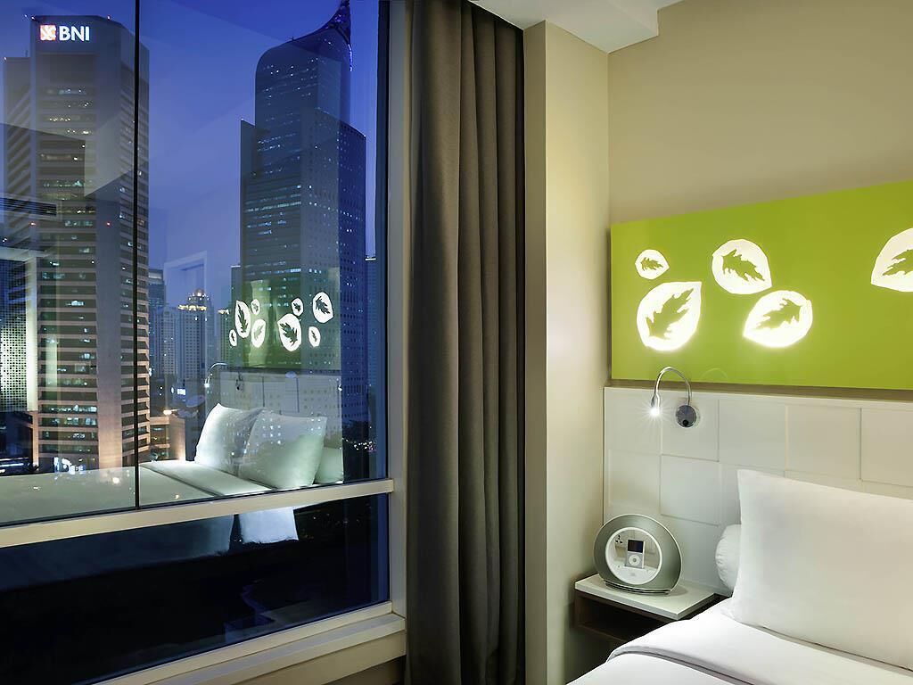 Premium bedding, in-room safe, desk, soundproofing