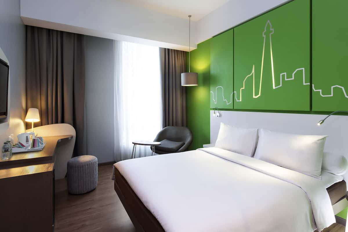 Premium bedding, in-room safe, desk, soundproofing