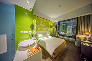 Deluxe Room, 1 Queen Bed, City View | Premium bedding, in-room safe, desk, soundproofing - All Seasons Jakarta Thamrin (Jakarta)