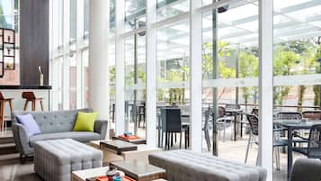 2 restaurants, breakfast, lunch, dinner served; international cuisine