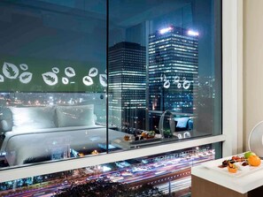 Premium bedding, in-room safe, desk, soundproofing - All Seasons Jakarta Thamrin (Jakarta)