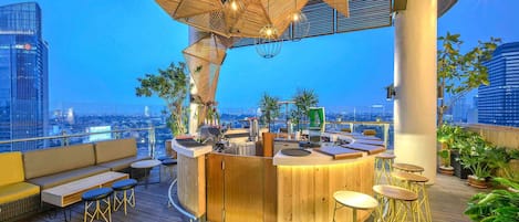 Junior-Suite, 1 Queen-Bett | Bar (in der Unterkunft)