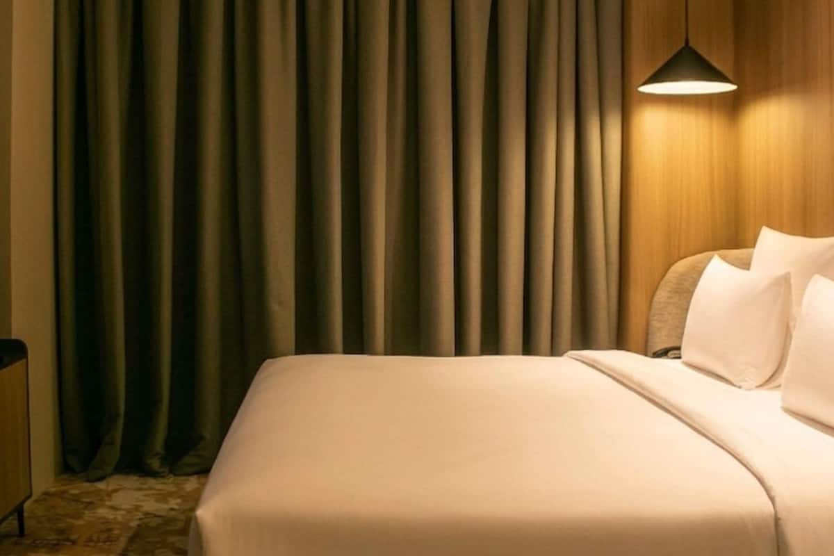 Junior-Suite, 1 Doppelbett | Hochwertige Bettwaren, Zimmersafe, Schreibtisch, schallisolierte Zimmer