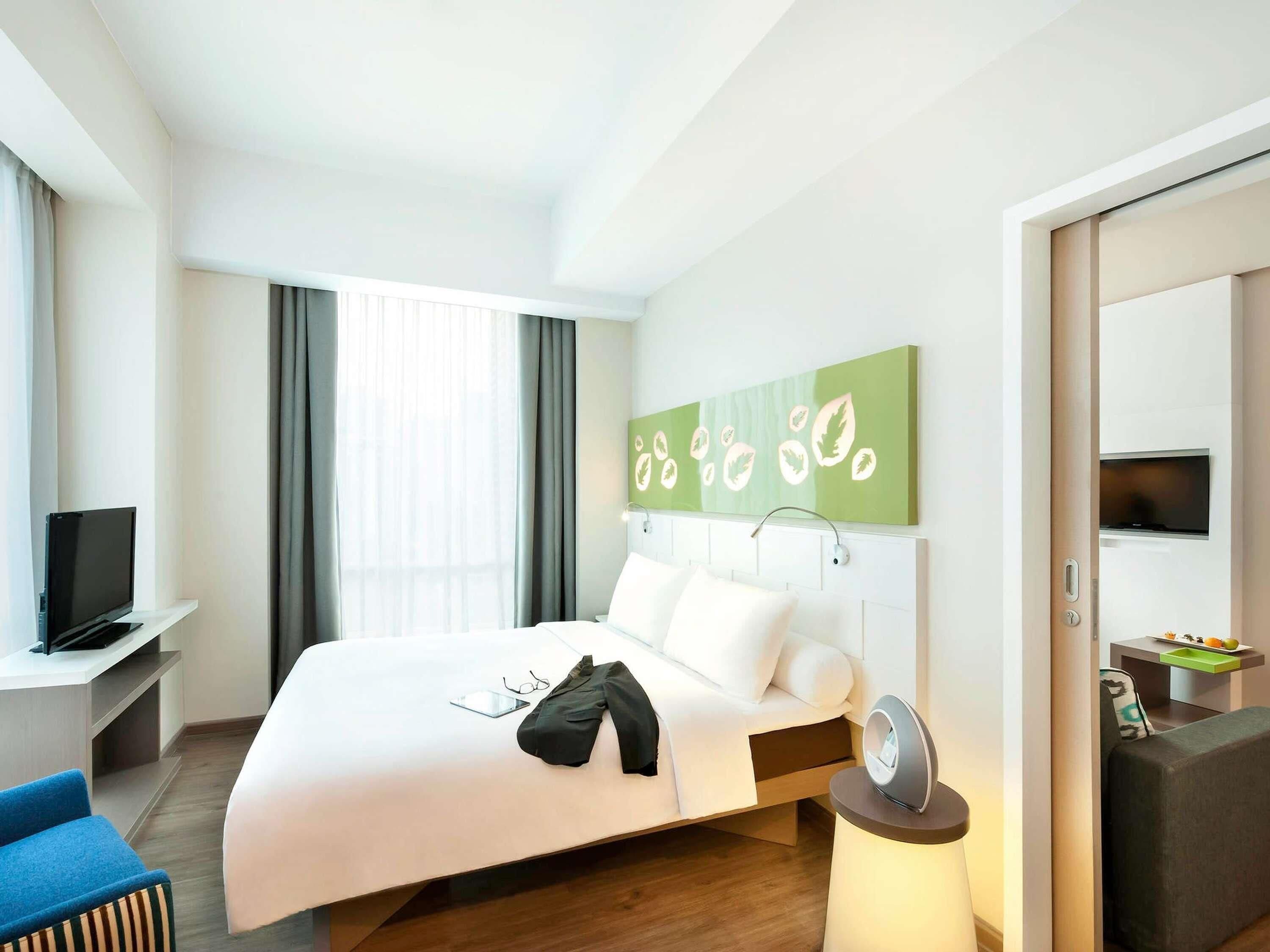 Junior Suite, 1 Queen Bed | Premium bedding, in-room safe, desk, soundproofing