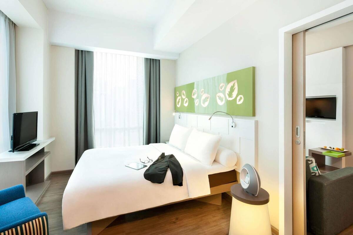 Junior Suite, 1 Queen Bed | Premium bedding, in-room safe, desk, soundproofing