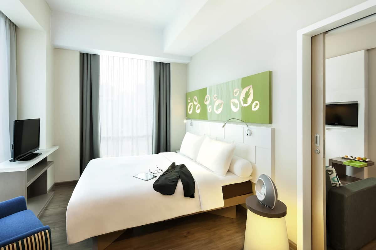 Junior Suite, 1 Queen Bed | Premium bedding, in-room safe, desk, soundproofing