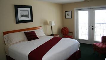 Standard Room, 1 King Bed, Refrigerator & Microwave, Lake View
