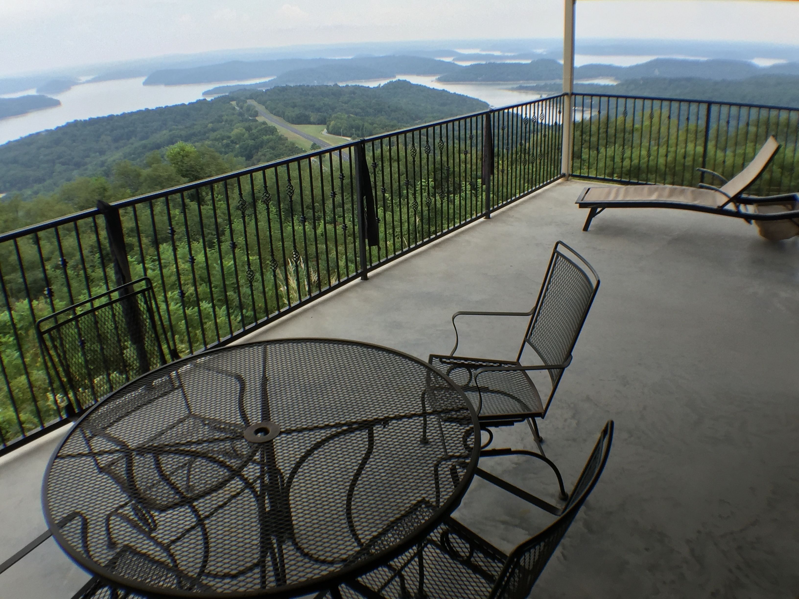 허니문 스위트, 킹사이즈침대 1개, 발코니, 호수 전망 | 발코니