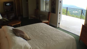 Honeymoon suite, 1 kingsize bed, balkon, uitzicht op meer | Een strijkplank/strijkijzer, gratis wifi, beddengoed