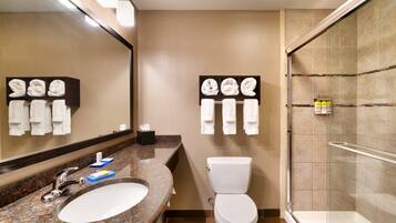 Standard Room, 1 King Bed, Non Smoking | Bathroom | Combined shower/bathtub, hydromassage showerhead, free toiletries